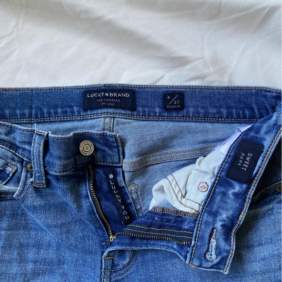 Lucky brand sweet boot jeans size 4 (27). - Picture 3 of 3